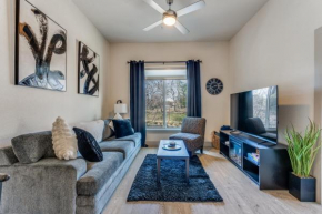 Spectacular Condo facing Riverwalk w Free Parking Pet Friendly Centrally Located on Riverwalk